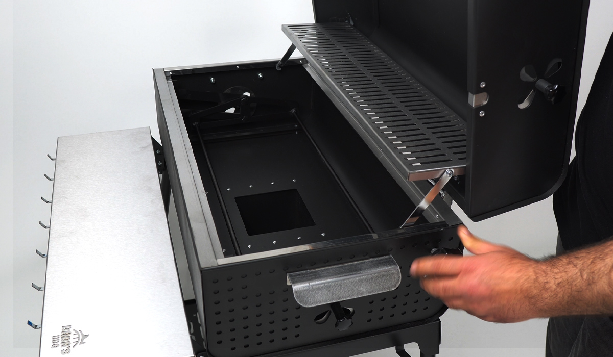 Asansörlü köz tepsisi mekanizmasının çalışırkenki görüntüsü