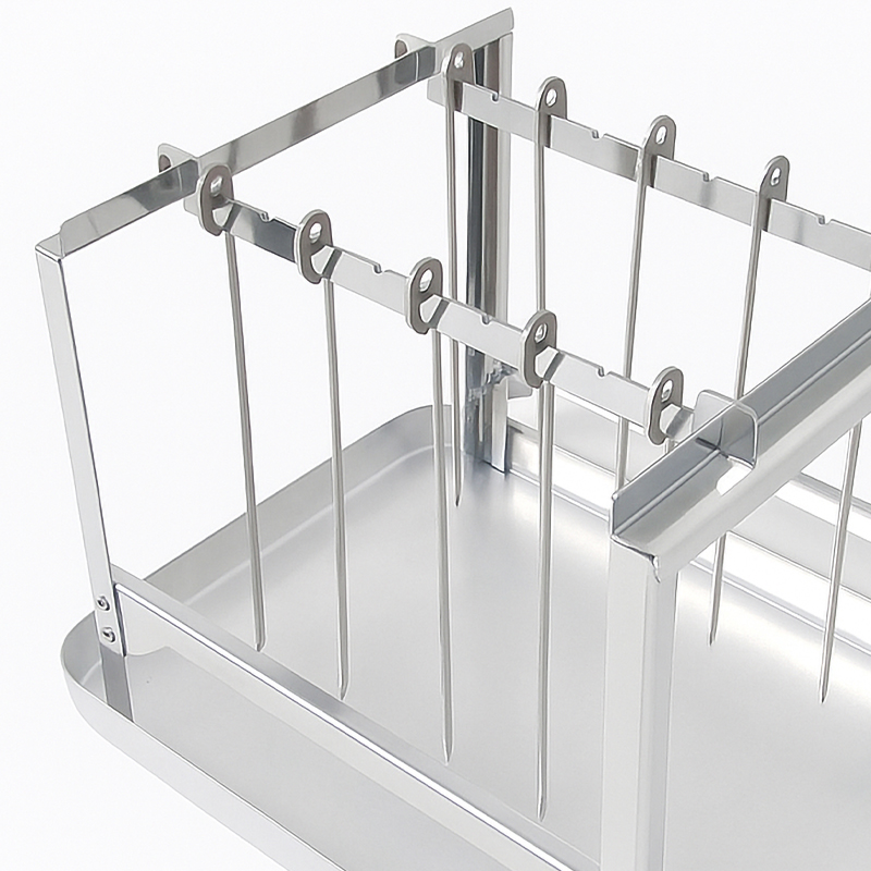 Tokat Kebabı aparatında pişen kebaplar